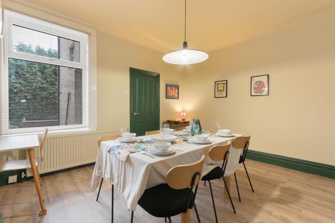 Home From Home: Spacious 4-Bed Worker & Group Retreat Rotherham Exterior photo