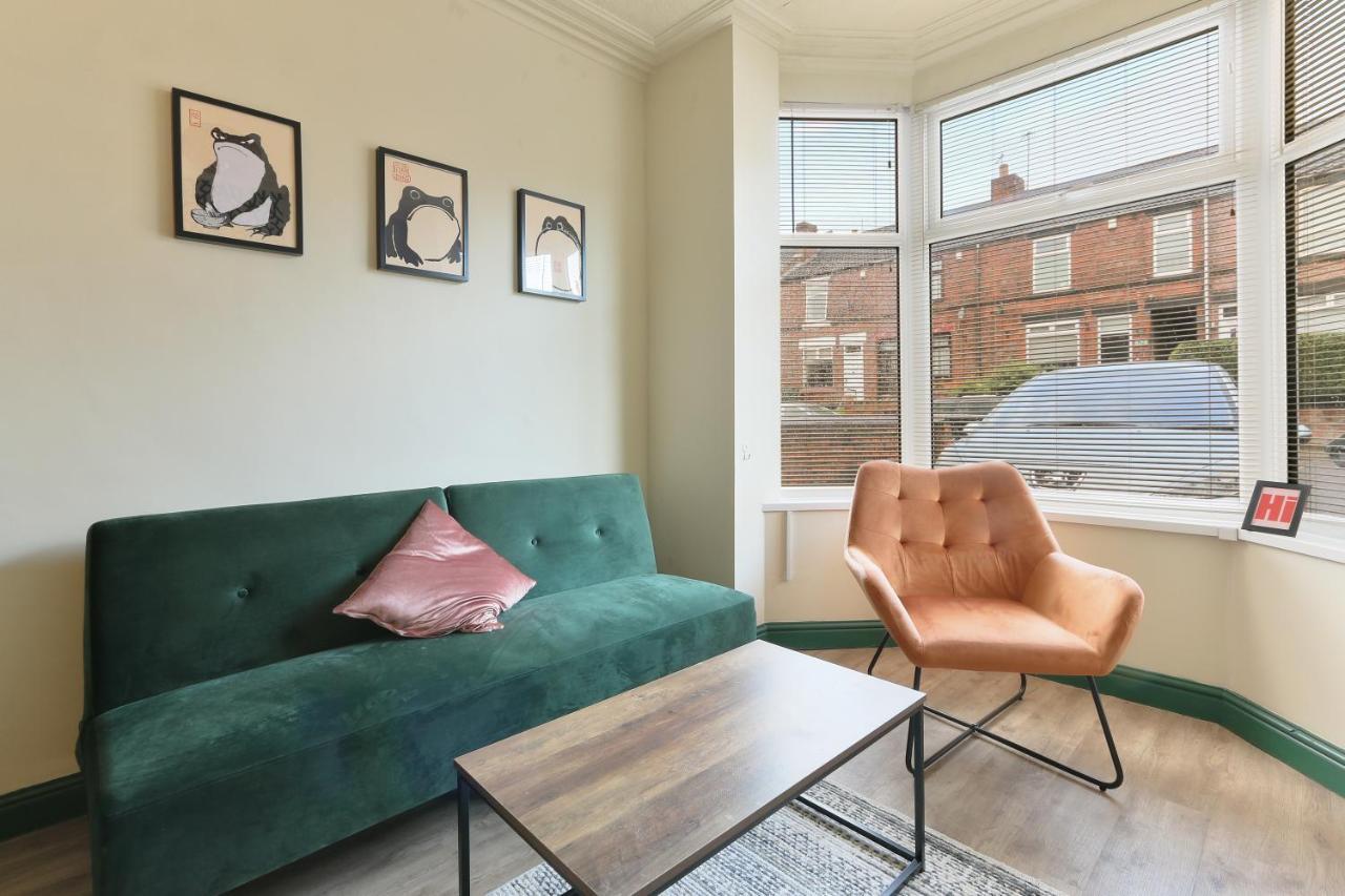 Home From Home: Spacious 4-Bed Worker & Group Retreat Rotherham Exterior photo